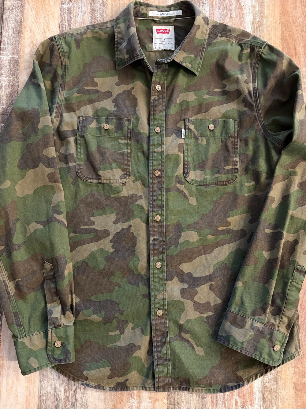Levi’s Men’s Camouflage Long Sleeve Button Down Utility Shirt Large Cotton Camo